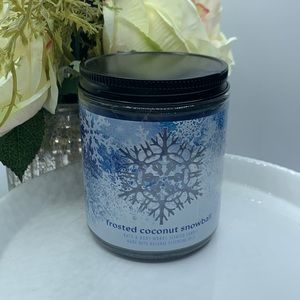 Bath & Body Works Frosted Coconut Snowball Candle